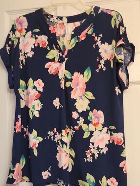 Dear Scarlett "Lizzy" Navy Floral Short Sleeve V-Neck Blouse With Button Detail